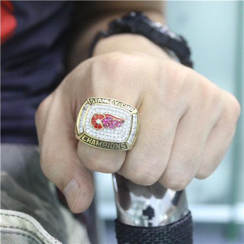 Detroit Red Wings 1998 Stanley Cup Final NHL Championship Ring With Red Ruby